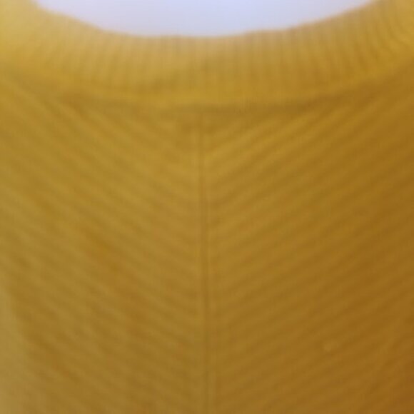 LE CHATEAU Yellow - Green (Chartreuse) Light Weight Sweater or Top Size Medium - Picture 4 of 6